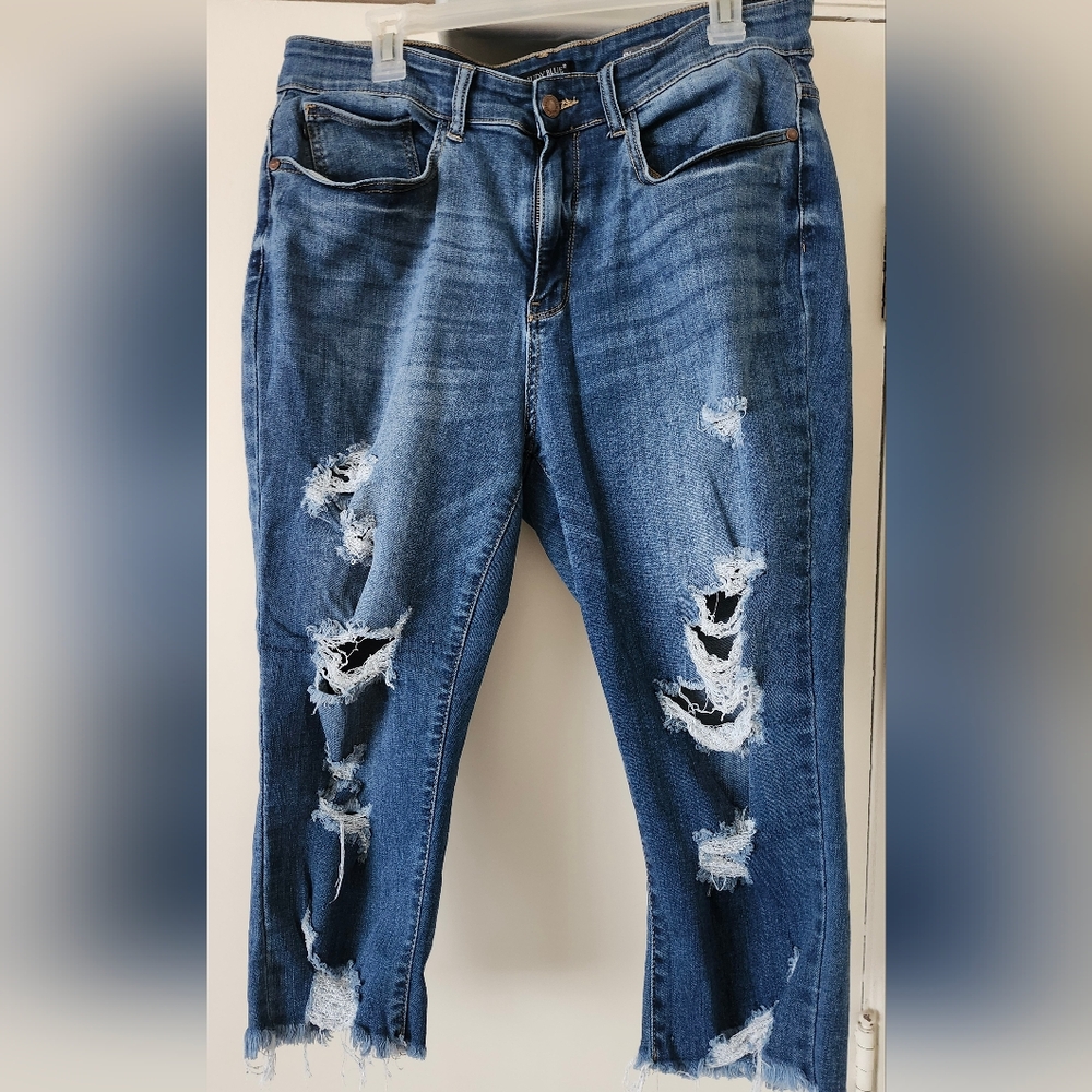 Judy Blue Relaxed Fit Cropped Jeans